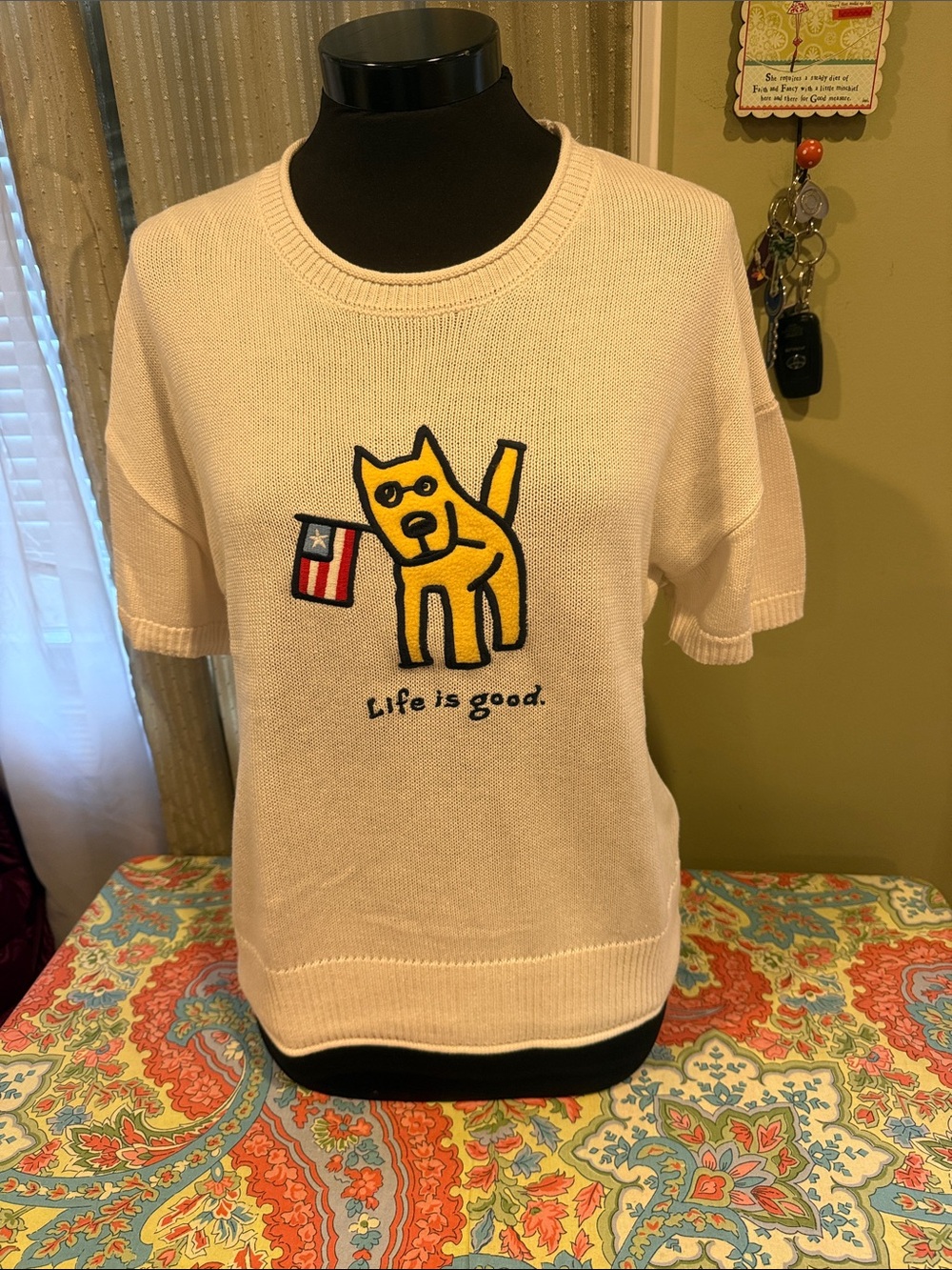 Life Is Good Cream Short Sleeve Sweater with Yellow Dog Holding Flag